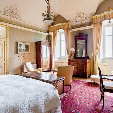 Castello Di Coazzolo Bed & Breakfast เนเว ภายนอก รูปภาพ
