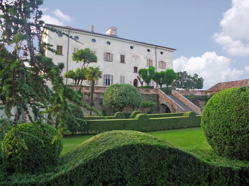 Castello Di Coazzolo Bed & Breakfast เนเว ภายนอก รูปภาพ