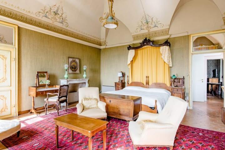 Castello Di Coazzolo Bed & Breakfast เนเว ห้อง รูปภาพ