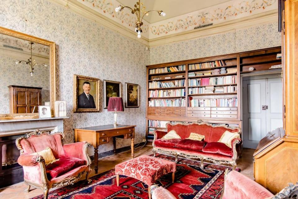 Castello Di Coazzolo Bed & Breakfast เนเว ภายนอก รูปภาพ