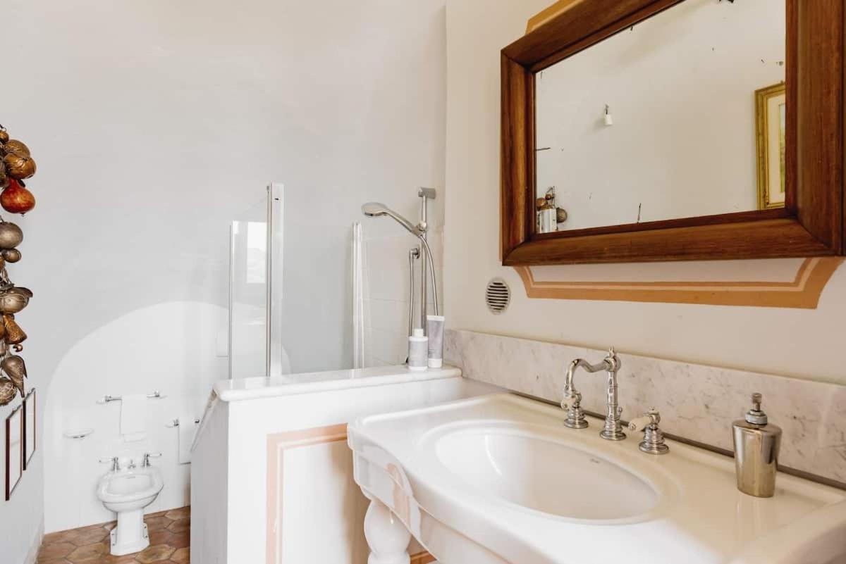 Castello Di Coazzolo Bed & Breakfast เนเว ห้อง รูปภาพ