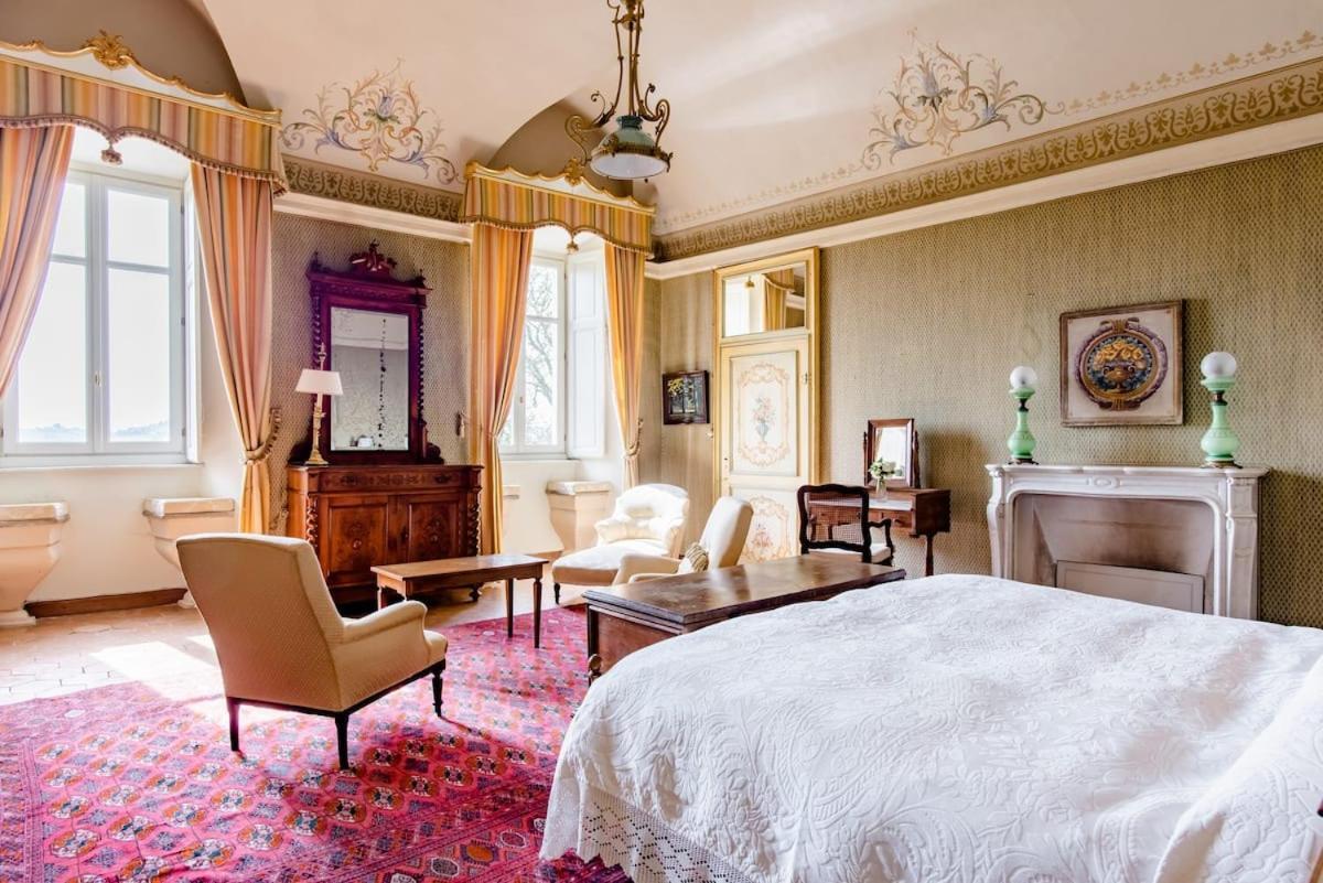 Castello Di Coazzolo Bed & Breakfast เนเว ห้อง รูปภาพ