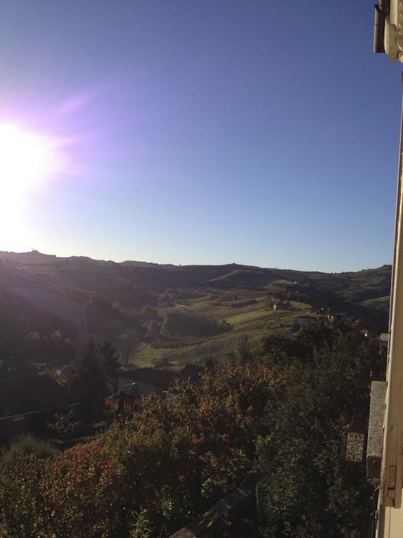 Castello Di Coazzolo Bed & Breakfast เนเว ภายนอก รูปภาพ