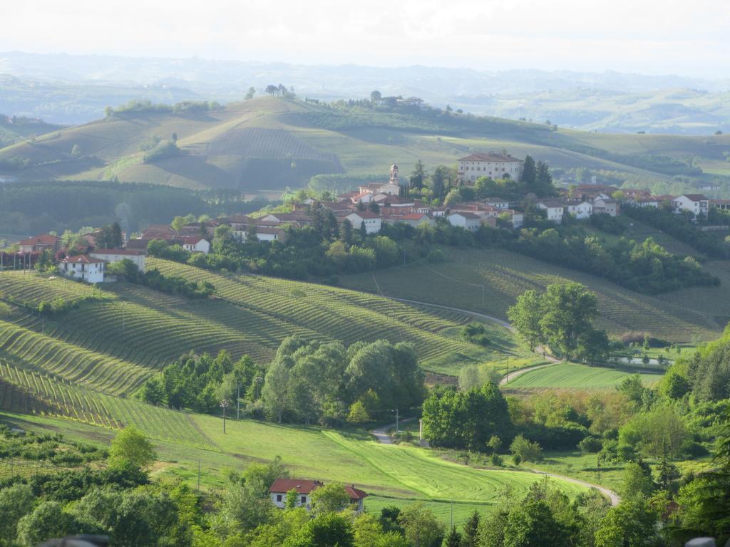 Castello Di Coazzolo Bed & Breakfast เนเว ภายนอก รูปภาพ