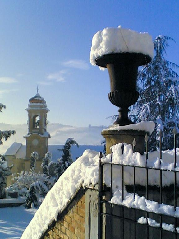 Castello Di Coazzolo Bed & Breakfast เนเว ภายนอก รูปภาพ