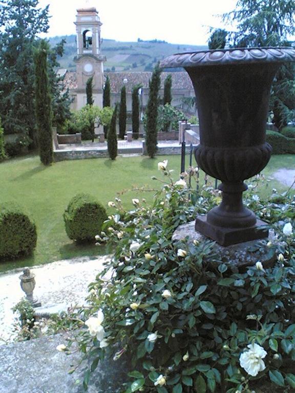 Castello Di Coazzolo Bed & Breakfast เนเว ภายนอก รูปภาพ